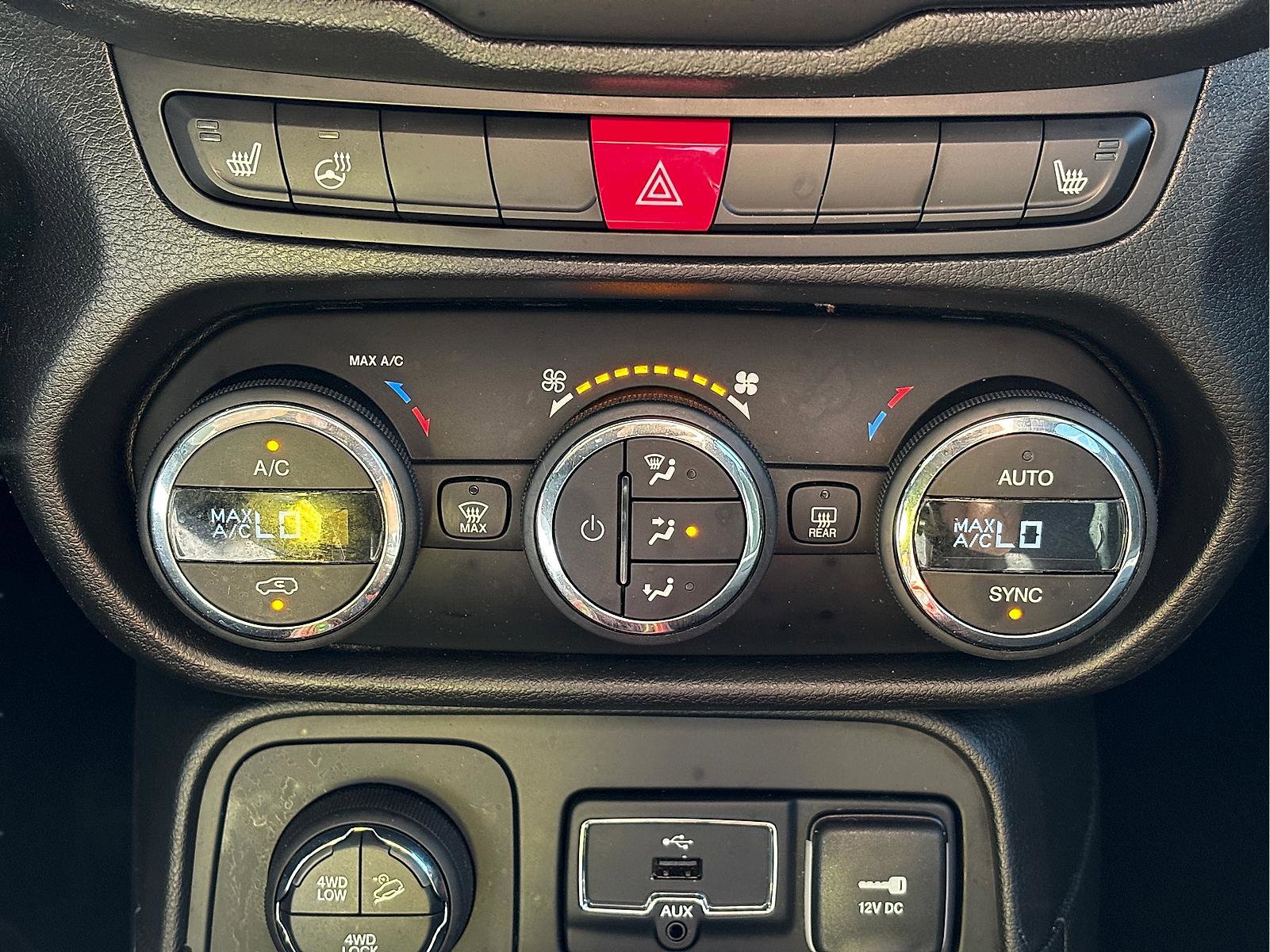 Used 2016 Jeep Renegade Trailhawk AWD/4WD image 23