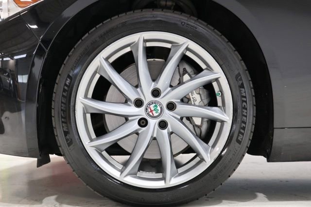 Used 2020 Alfa Romeo Giulia AWD w/ Cold Weather Package image 9
