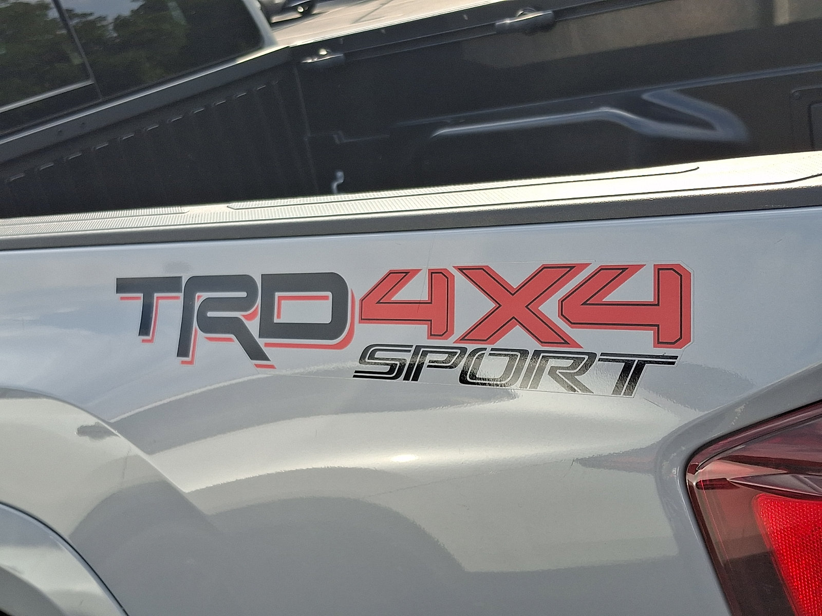 Used 2019 Toyota Tacoma TRD Sport AWD/4WD image 4