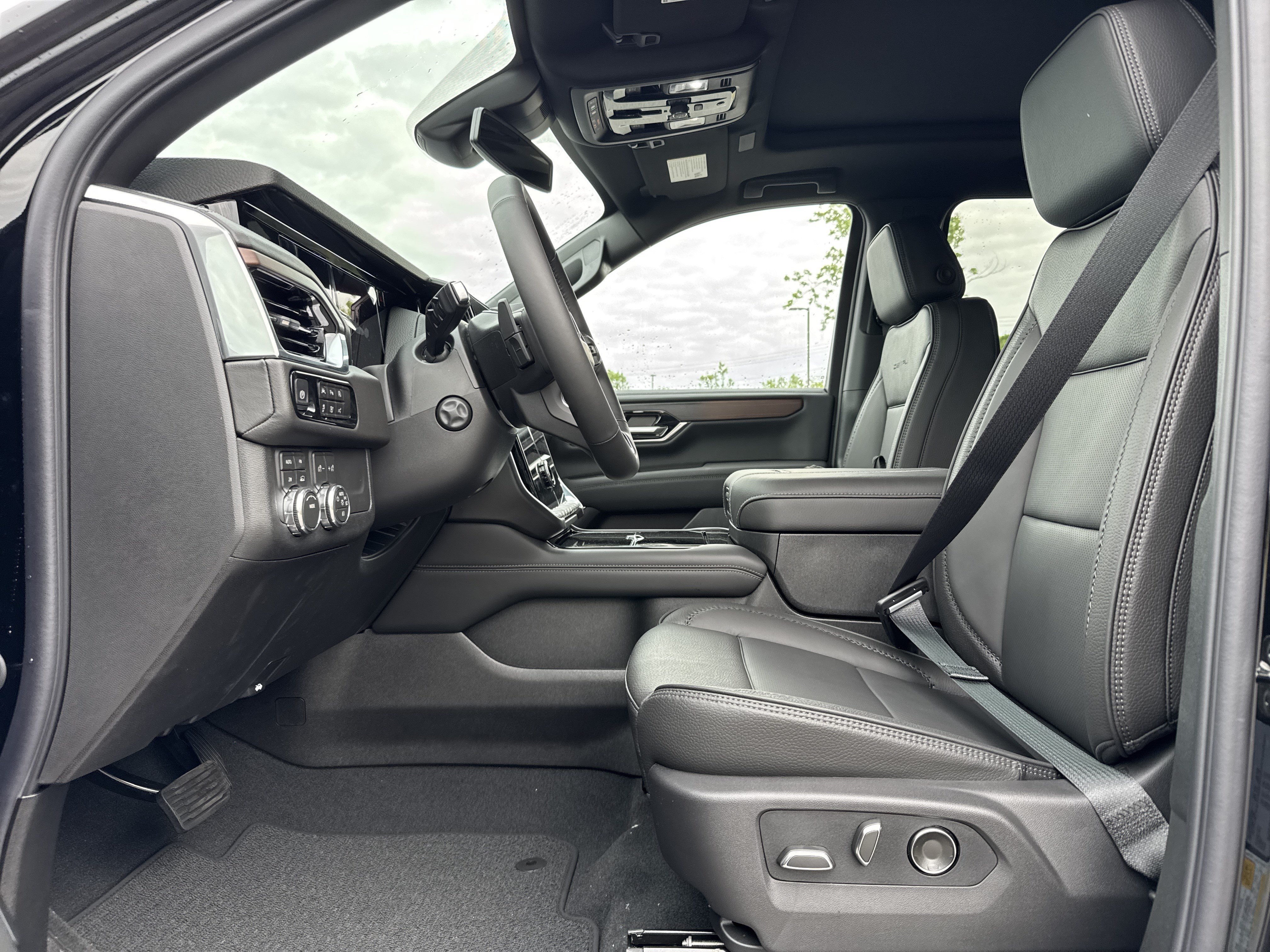 New 2026 GMC Yukon XL Denali w/ Sun & Power Step Package AWD/4WD image 16