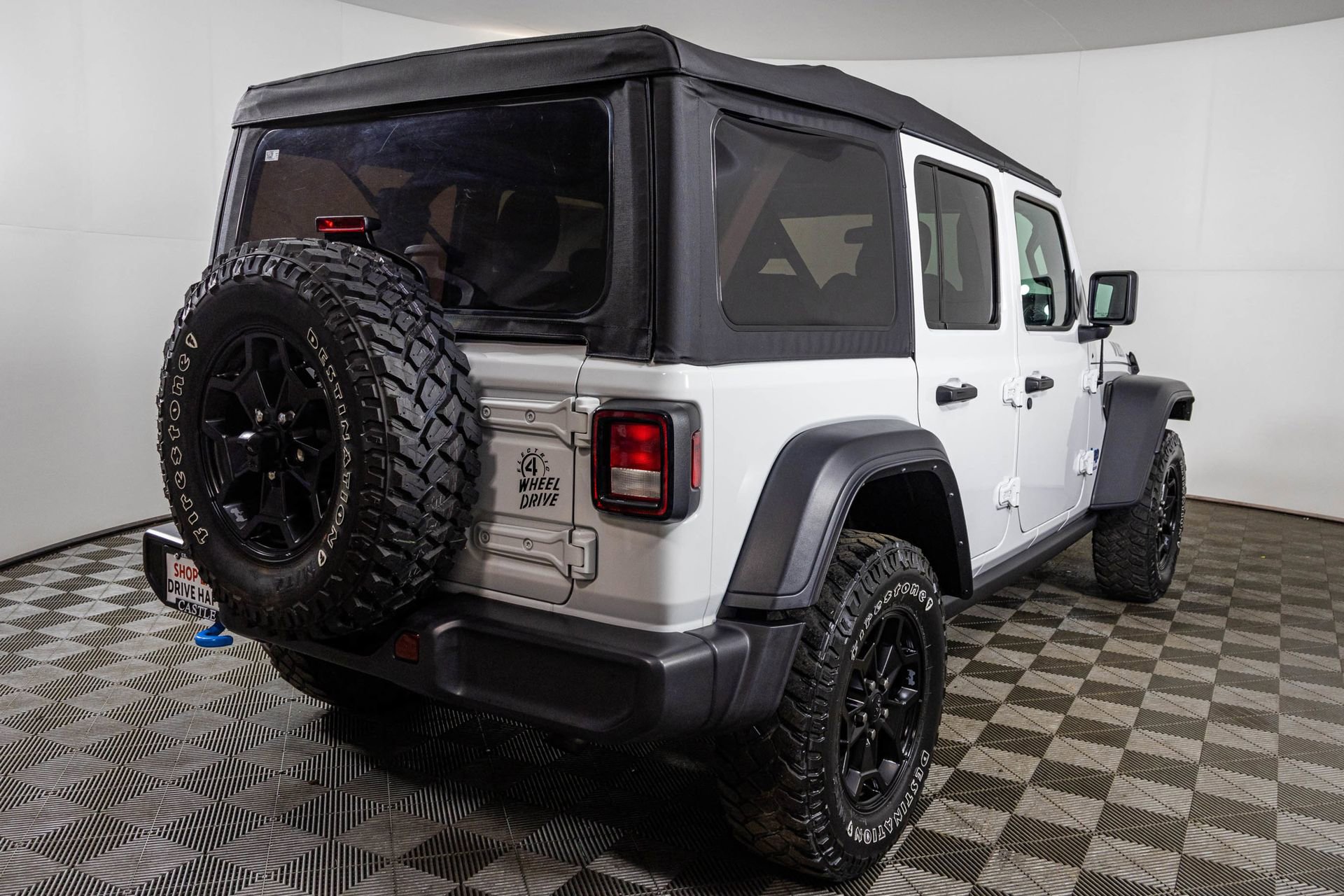 Used 2023 Jeep Wrangler Unlimited w/ Cold Weather Group image 14