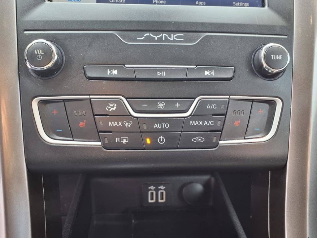 Used 2019 Ford Fusion SEL FWD image 17