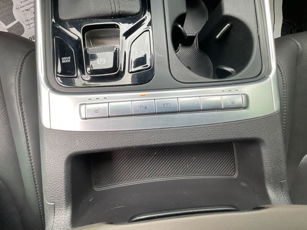 Used 2025 Kia Carnival EX FWD image 21