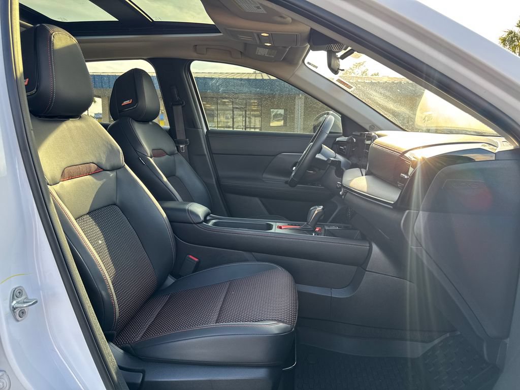 Used 2025 Nissan Kicks SR w/ SR Premium Package FWD image 20