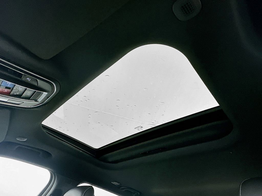 New 2025 Jeep Grand Cherokee Altitude image 14