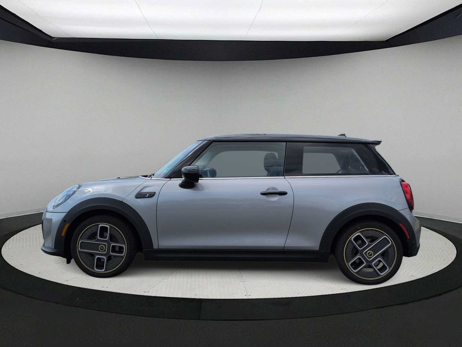 Used 2024 MINI Cooper SE FWD image 5