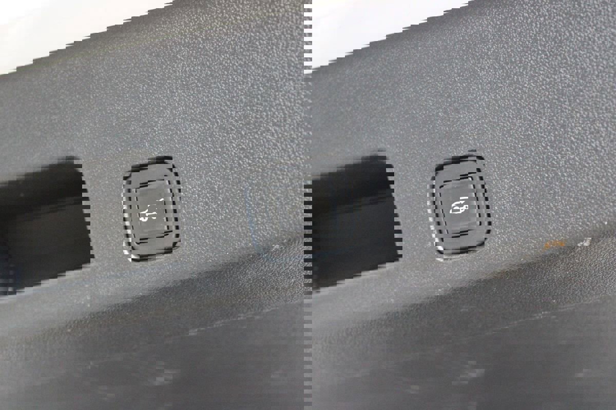 Used 2025 GMC Acadia Elevation image 33