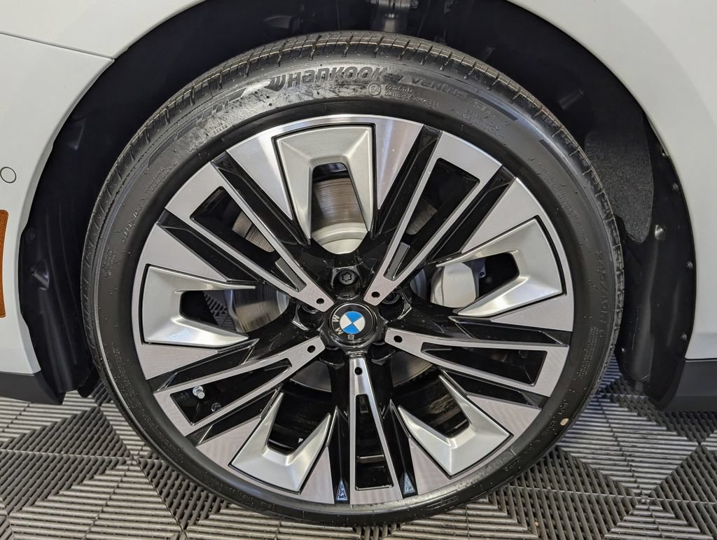 New 2027 BMW 530i xDrive w/ Premium Package AWD/4WD image 9
