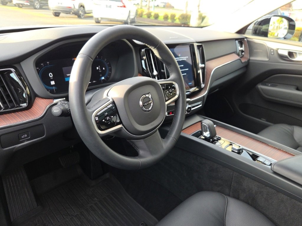Certified 2023 Volvo XC60 B5 Plus w/ Climate Package image 7