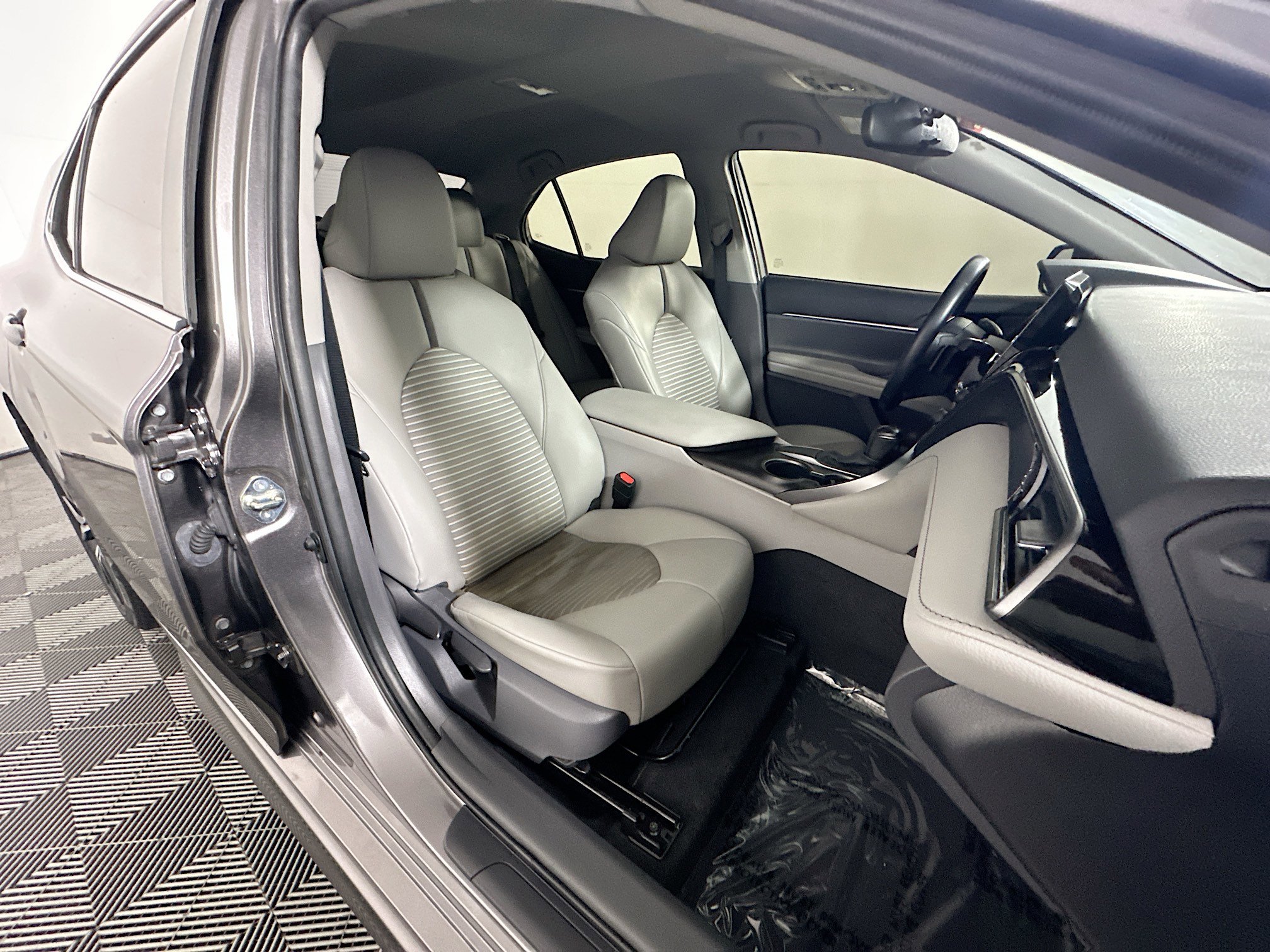 Used 2021 Toyota Camry SE image 27