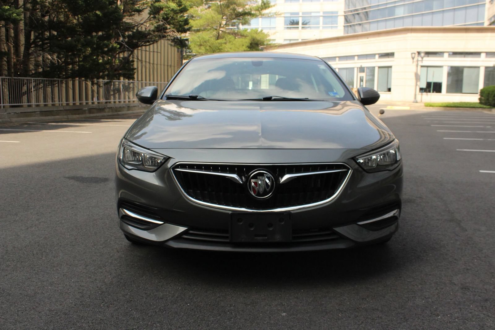 Used 2018 Buick Regal Preferred w/ Sights and Sounds Package FWD image 3