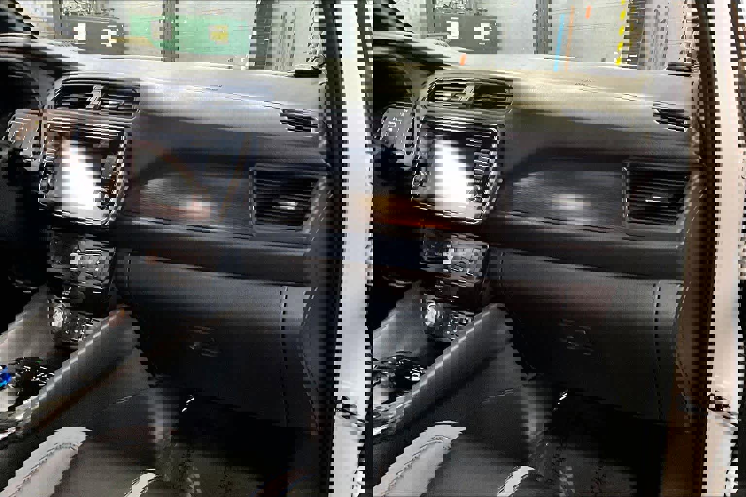 Used 2018 Nissan Leaf SL w/ SL Technology Package image 17