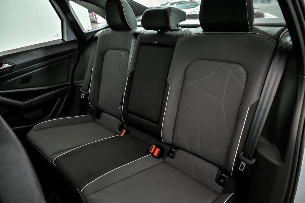 Used 2025 Volkswagen Jetta Sport image 12