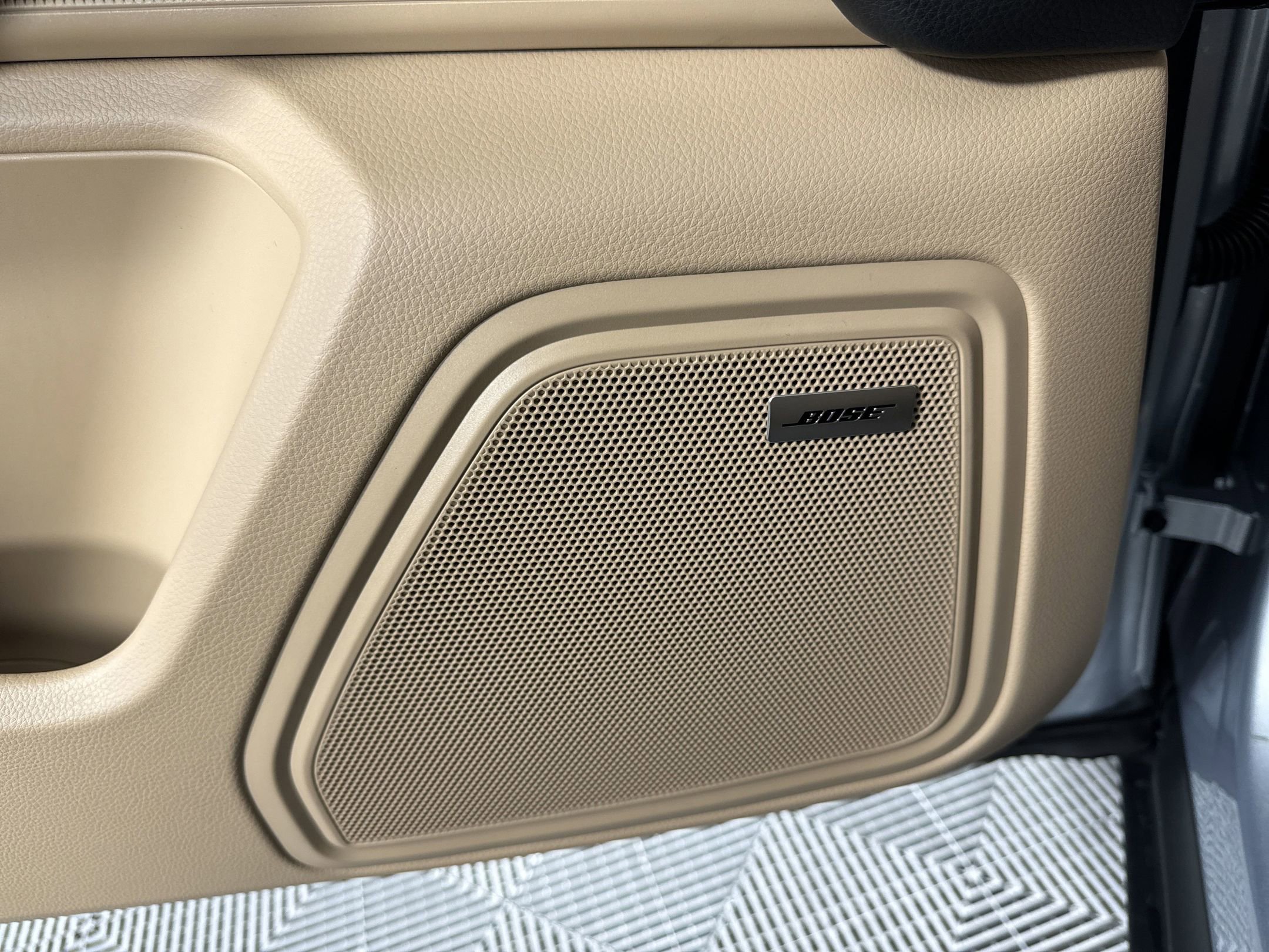 Certified 2025 Porsche Macan image 14