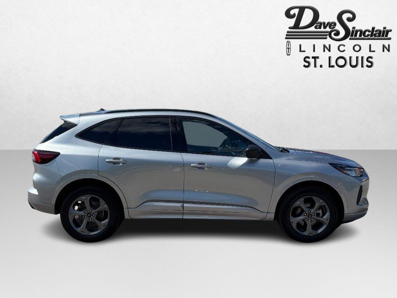 Used 2024 Ford Escape ST-Line w/ Tech Pack #1 AWD/4WD image 2