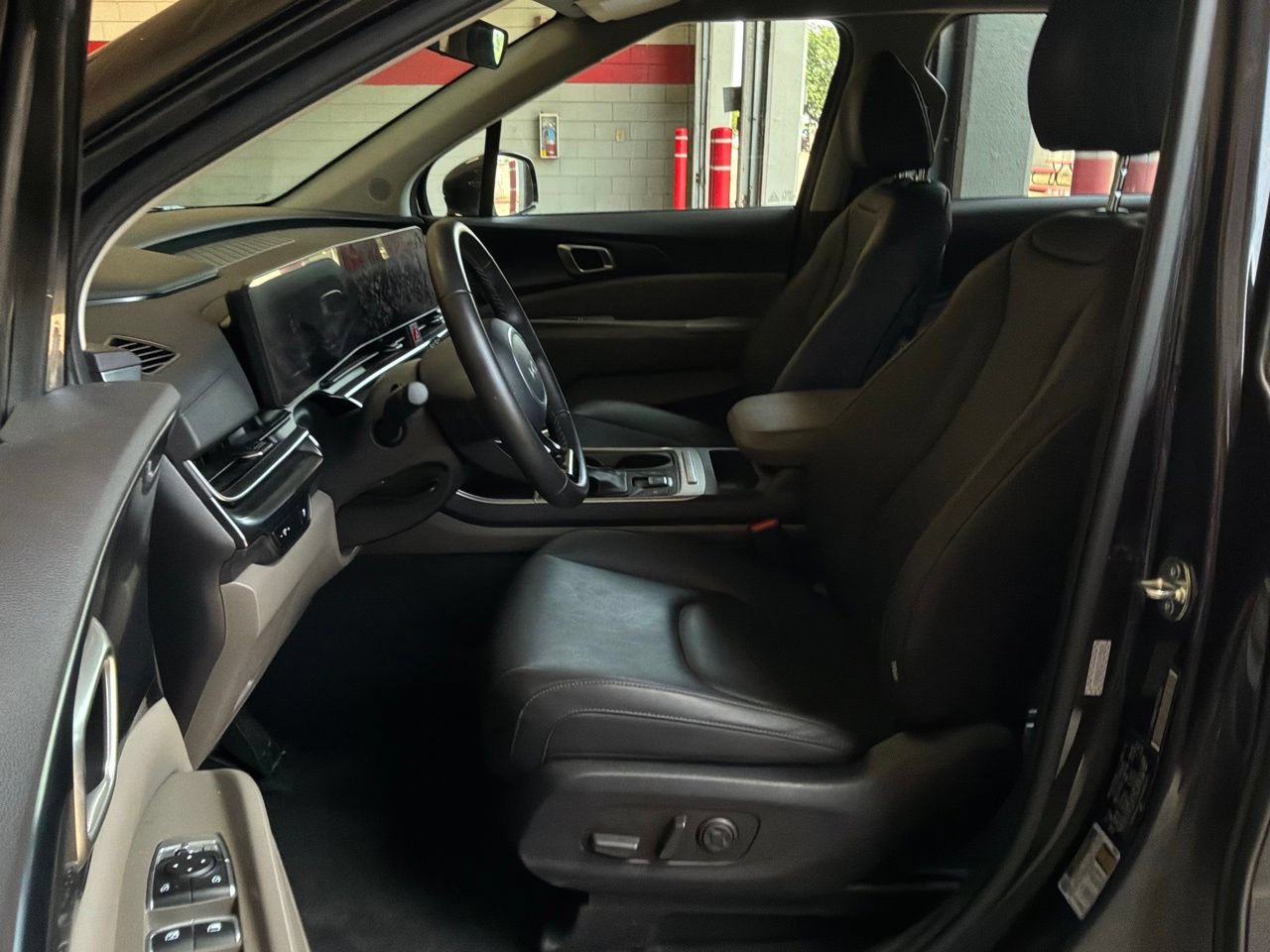 Used 2026 Kia Carnival FWD image 10