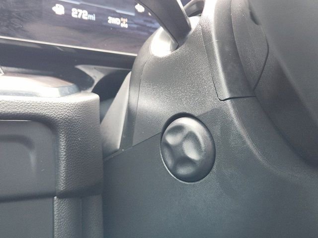 Used 2025 Chevrolet Suburban Premier image 24