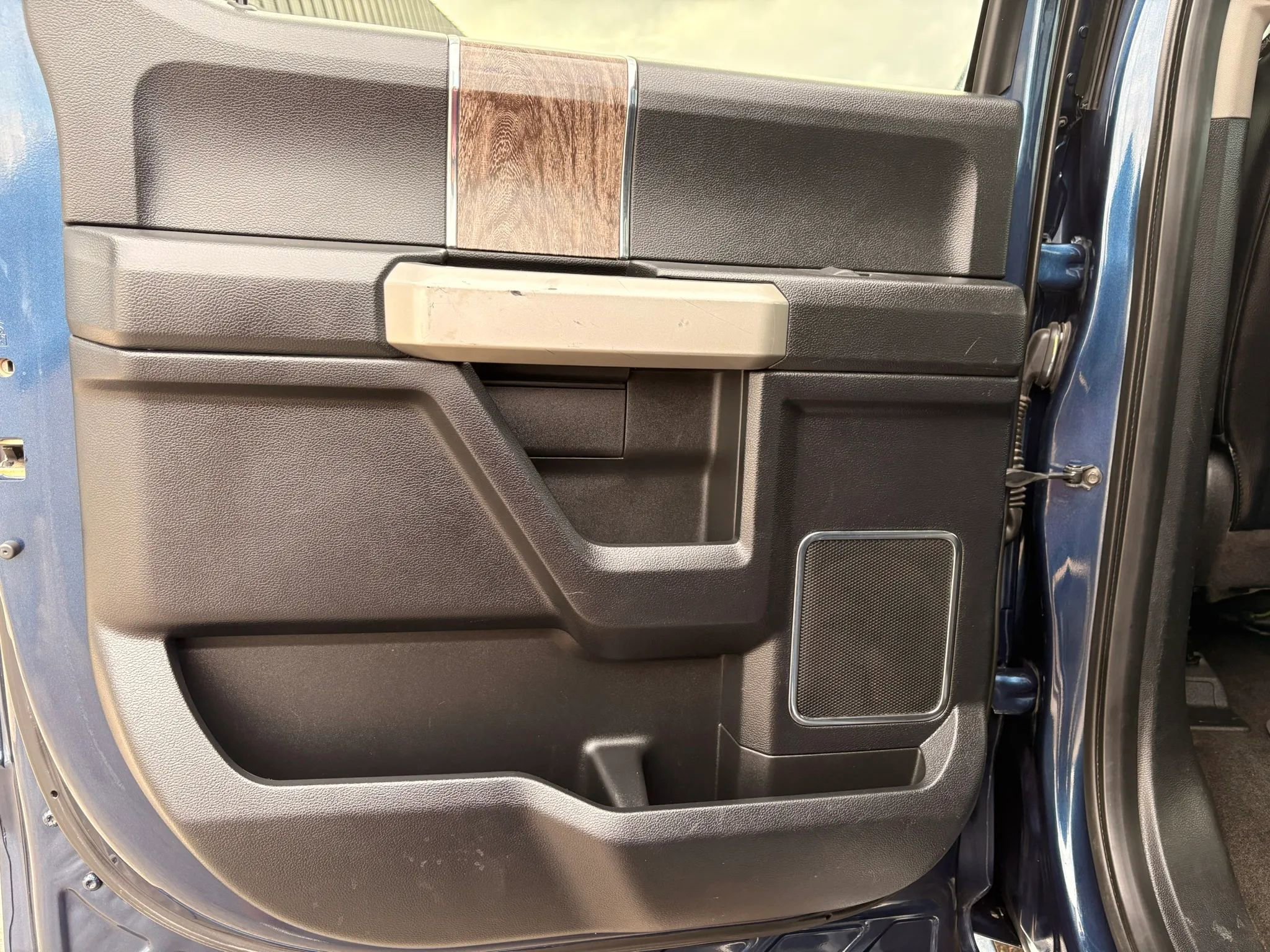 Used 2017 Ford F250 Lariat w/ Chrome Package image 13