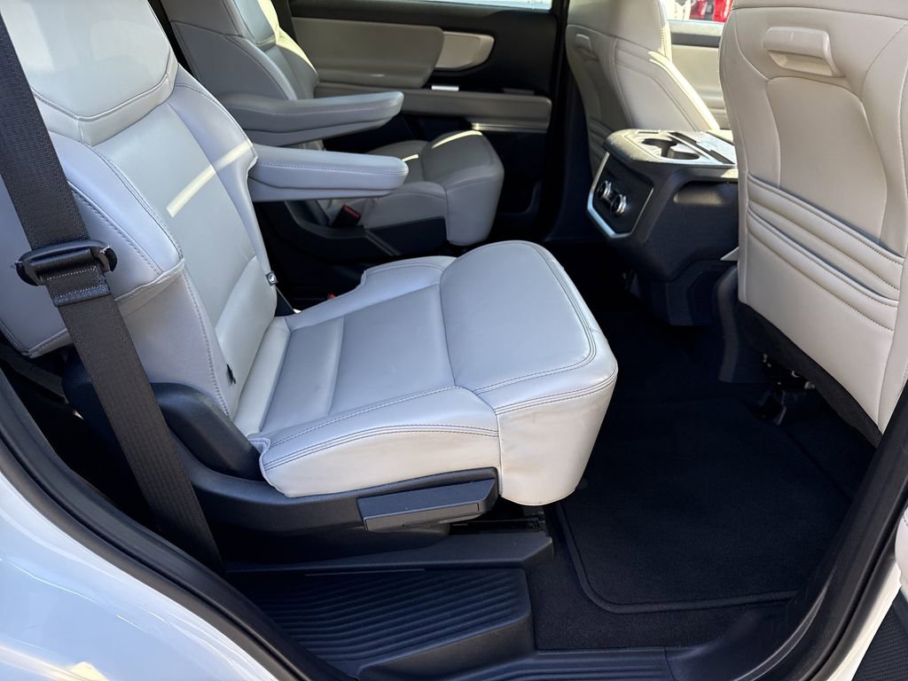 Used 2025 Ford Expedition Active image 15