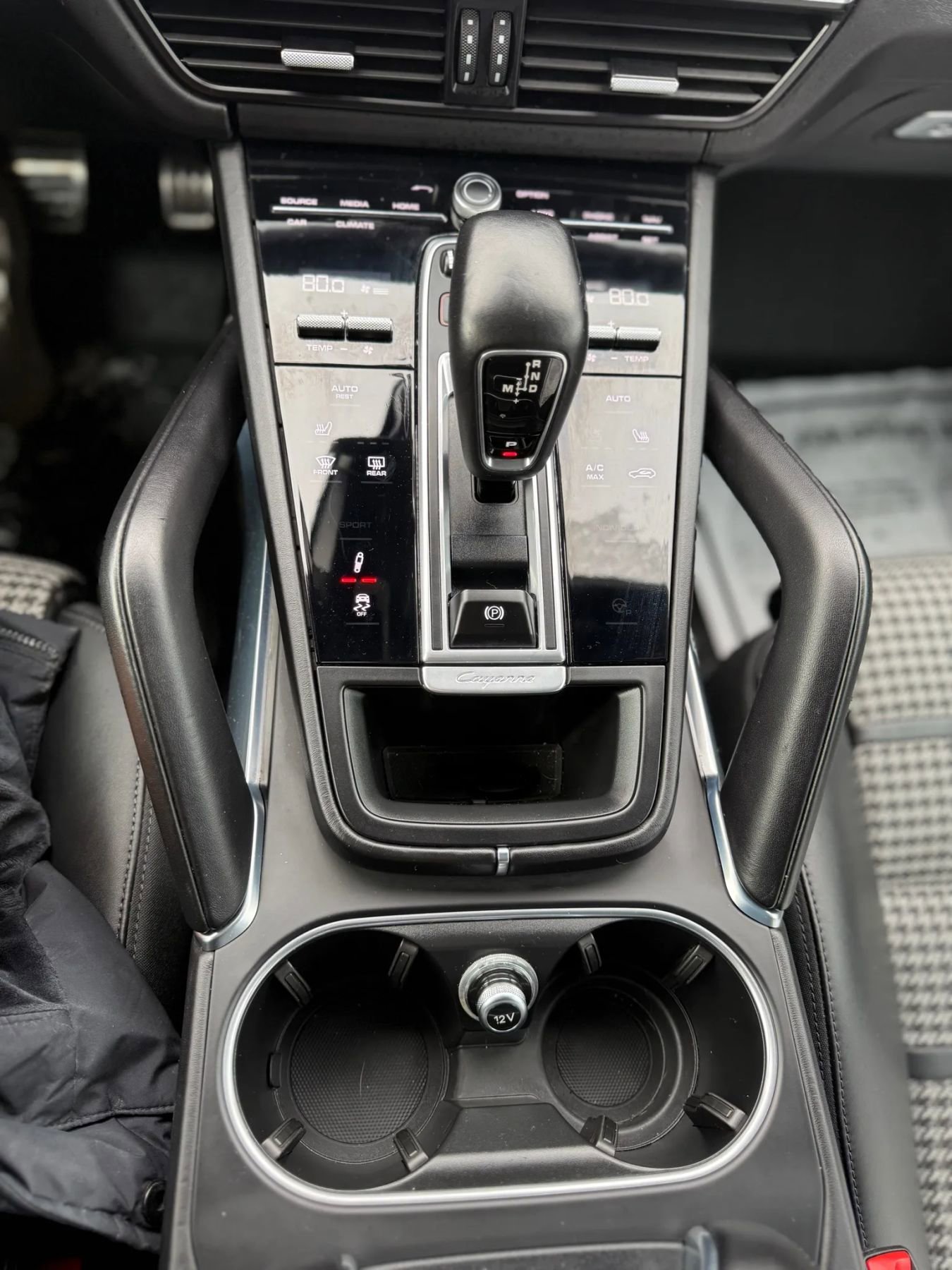 Used 2022 Porsche Cayenne Turbo image 40