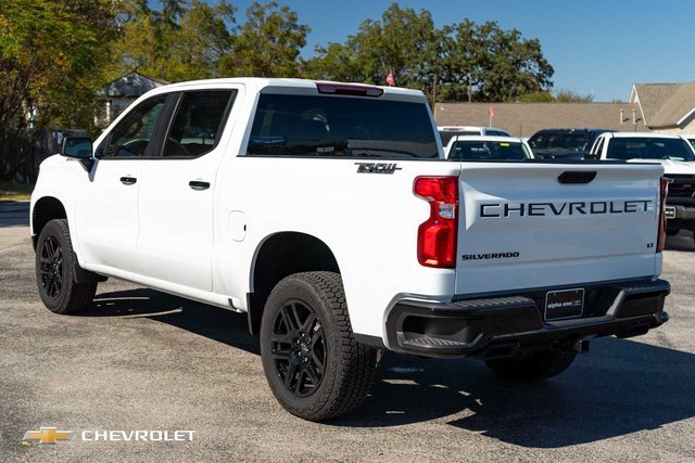 Used 2025 Chevrolet Silverado 1500 LT Trail Boss w/ Dark Appearance Package image 9