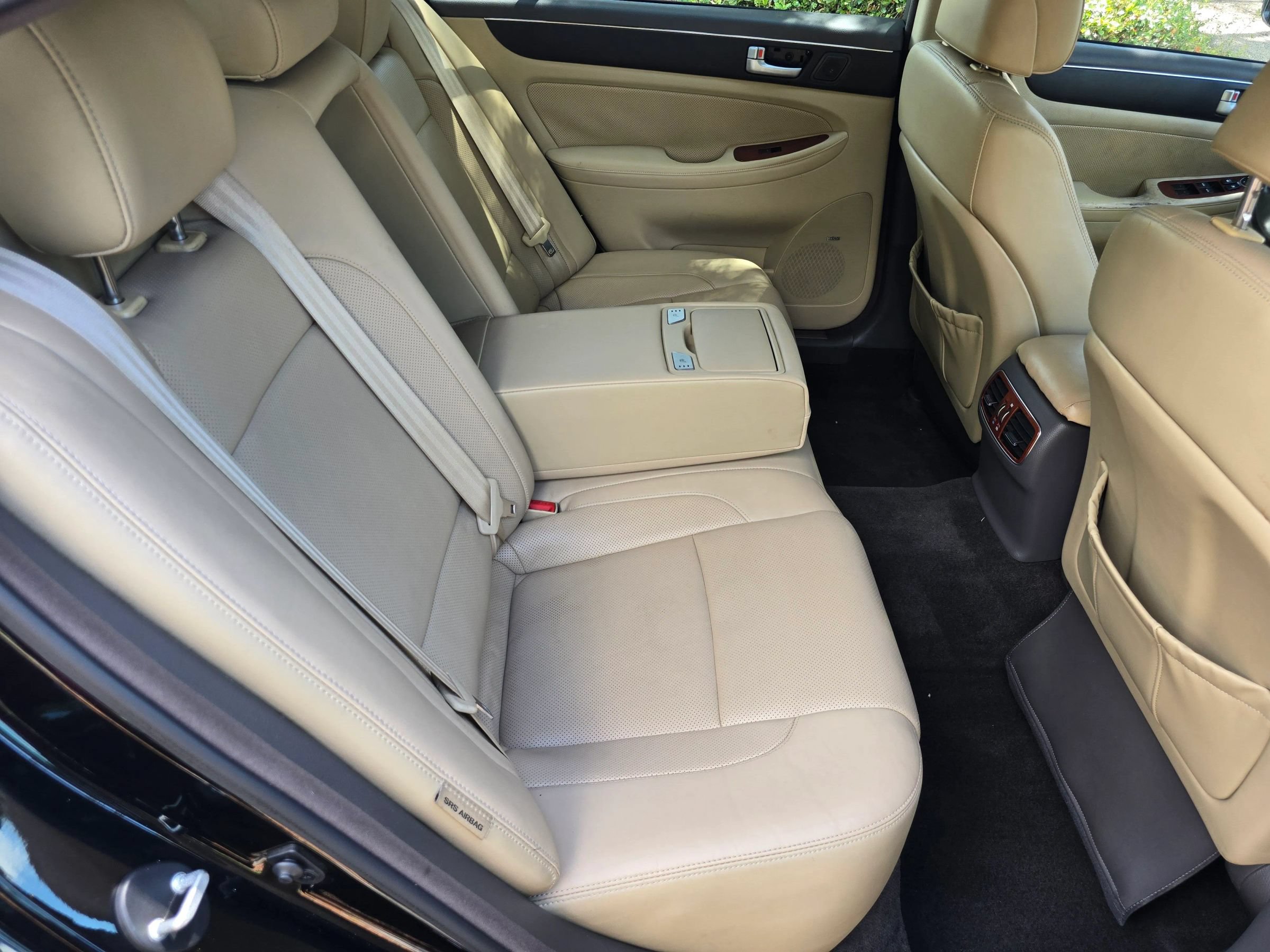 Used 2013 Hyundai Genesis 3.8 w/ Technology Pkg RWD image 23