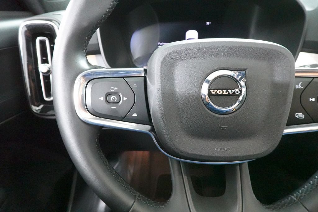 Used 2025 Volvo XC40 B5 Core AWD/4WD image 11