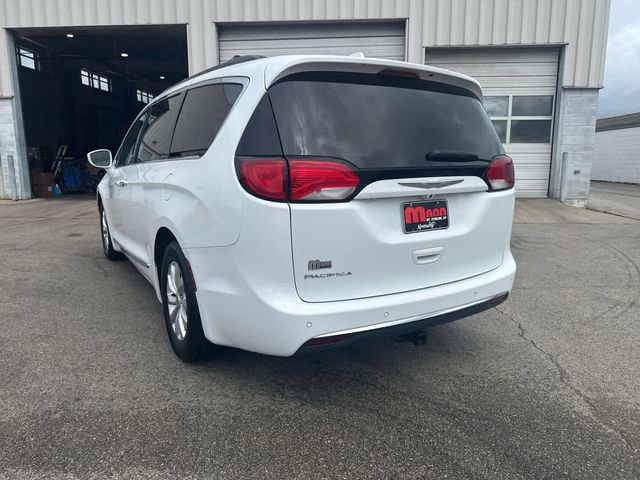 Used 2017 Chrysler Pacifica Touring-L FWD image 33
