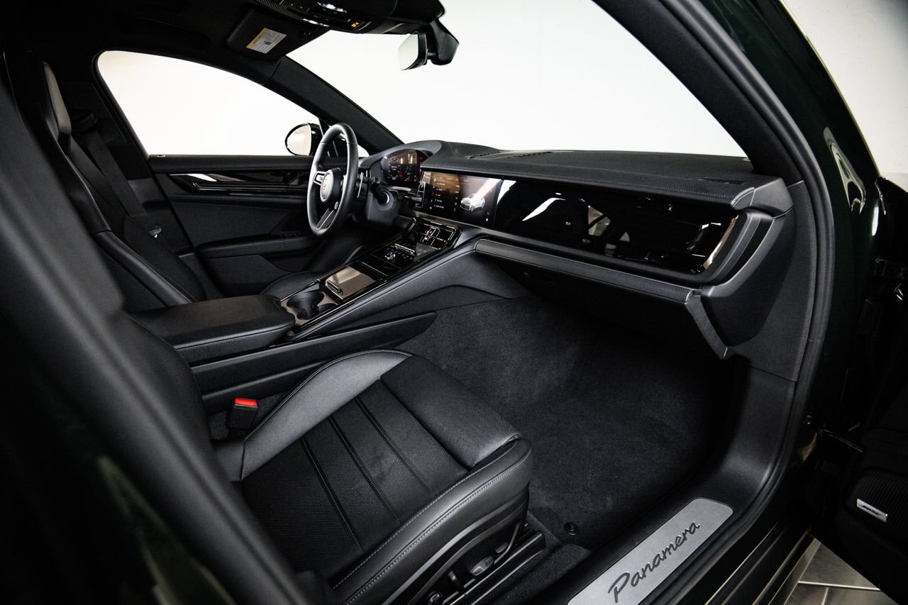 Certified 2025 Porsche Panamera image 28