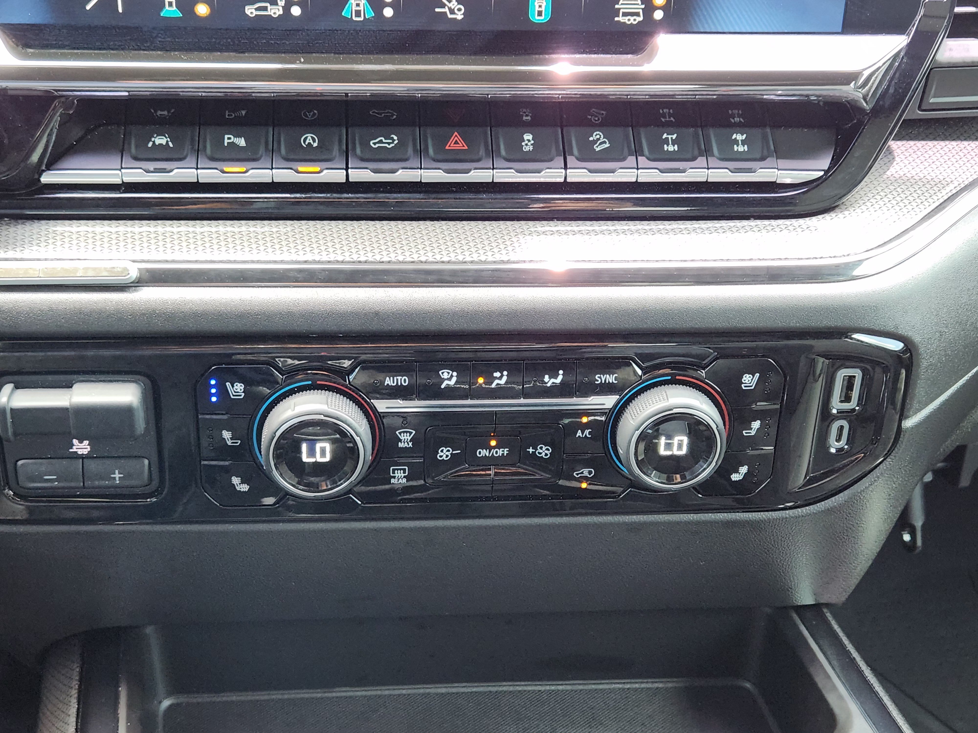 Used 2023 Chevrolet Silverado 1500 ZR2 w/ Technology Package AWD/4WD image 19