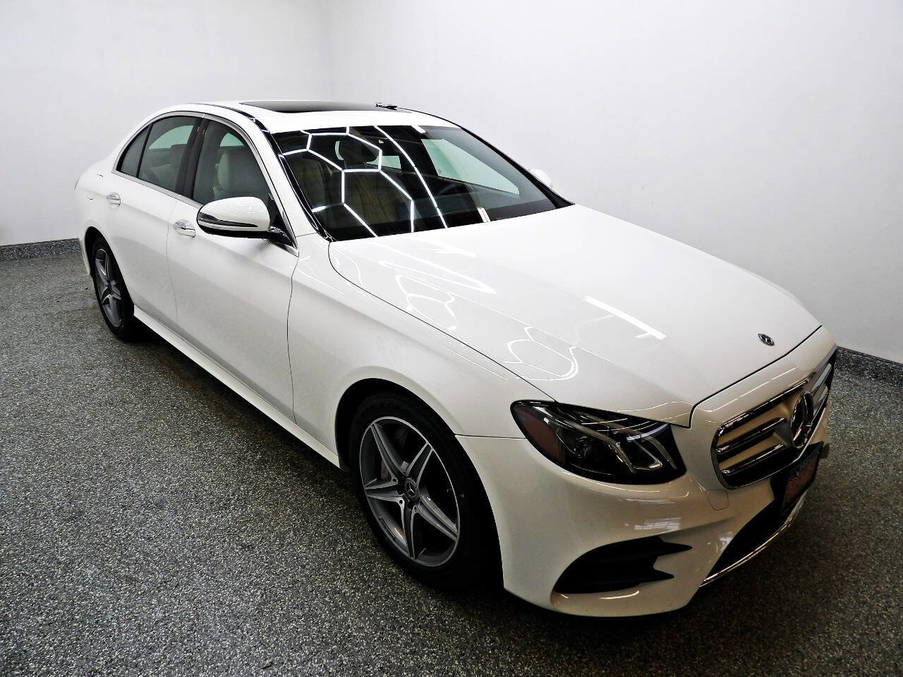 Used 2019 Mercedes-Benz E 300 4MATIC image 3