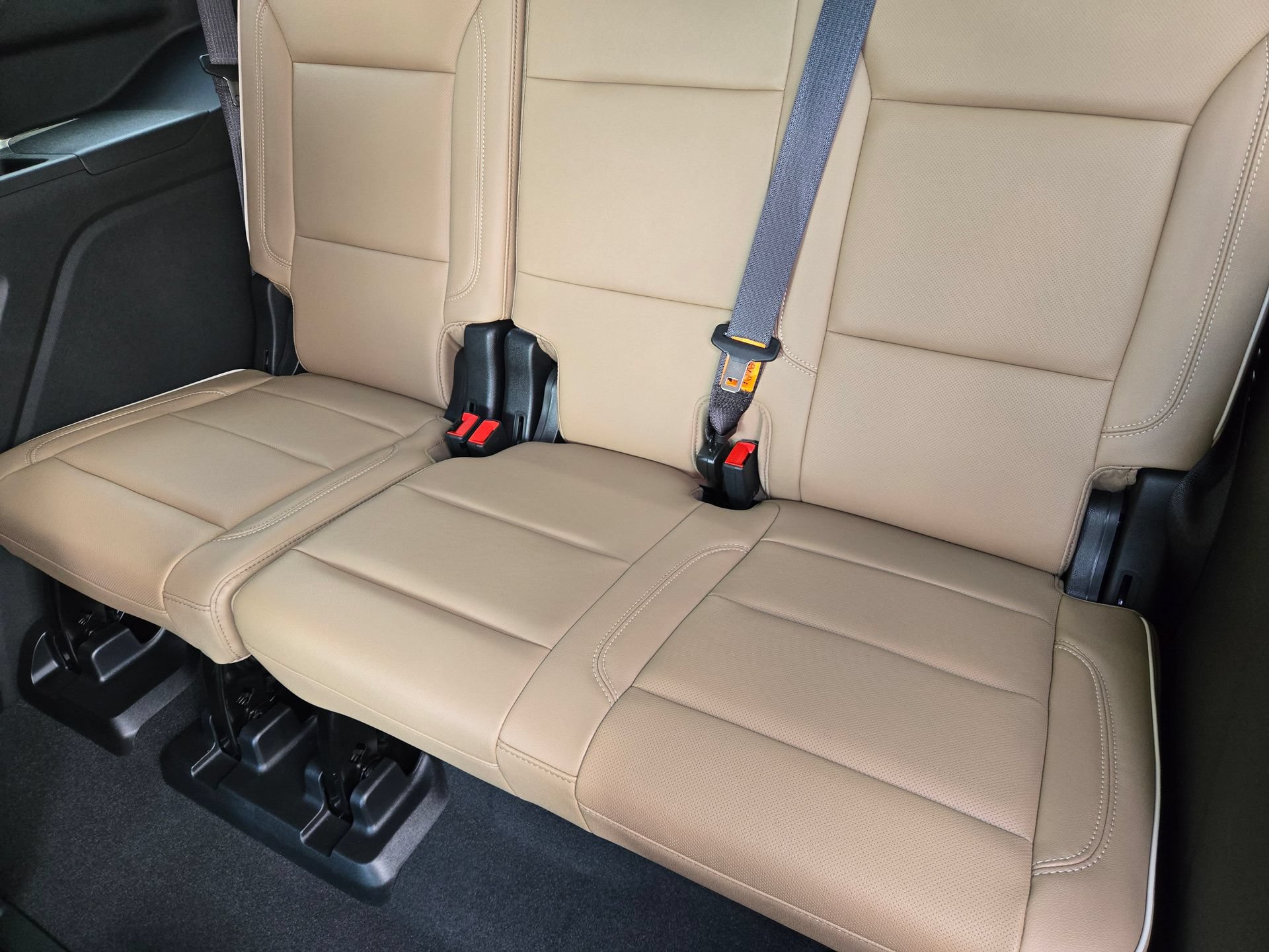Used 2024 Chevrolet Tahoe Premier w/ Premium Package RWD image 29