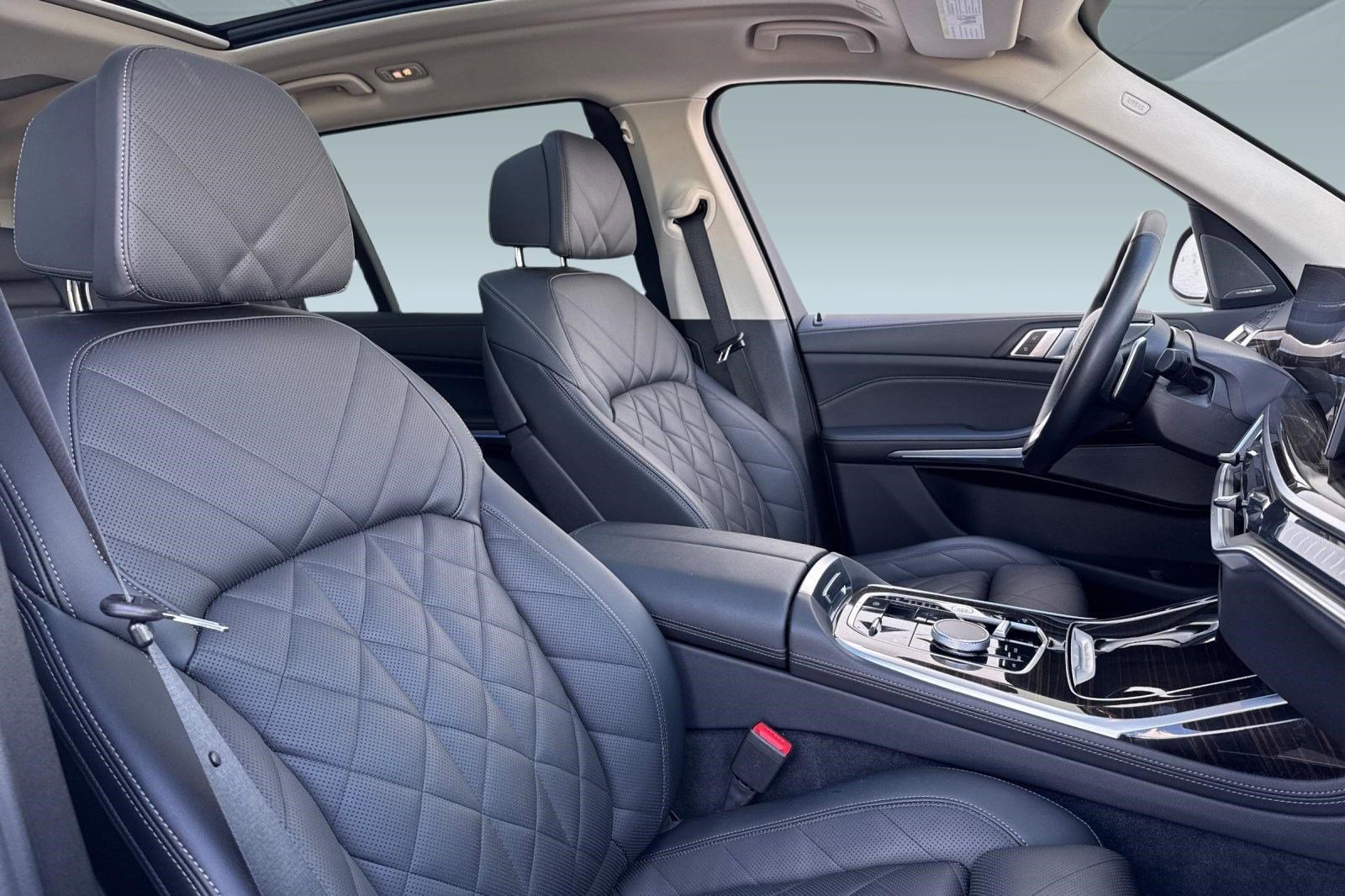 Used 2024 BMW X7 xDrive40i w/ Premium Package image 30