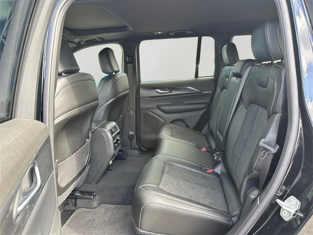 New 2025 Jeep Grand Cherokee Altitude image 15