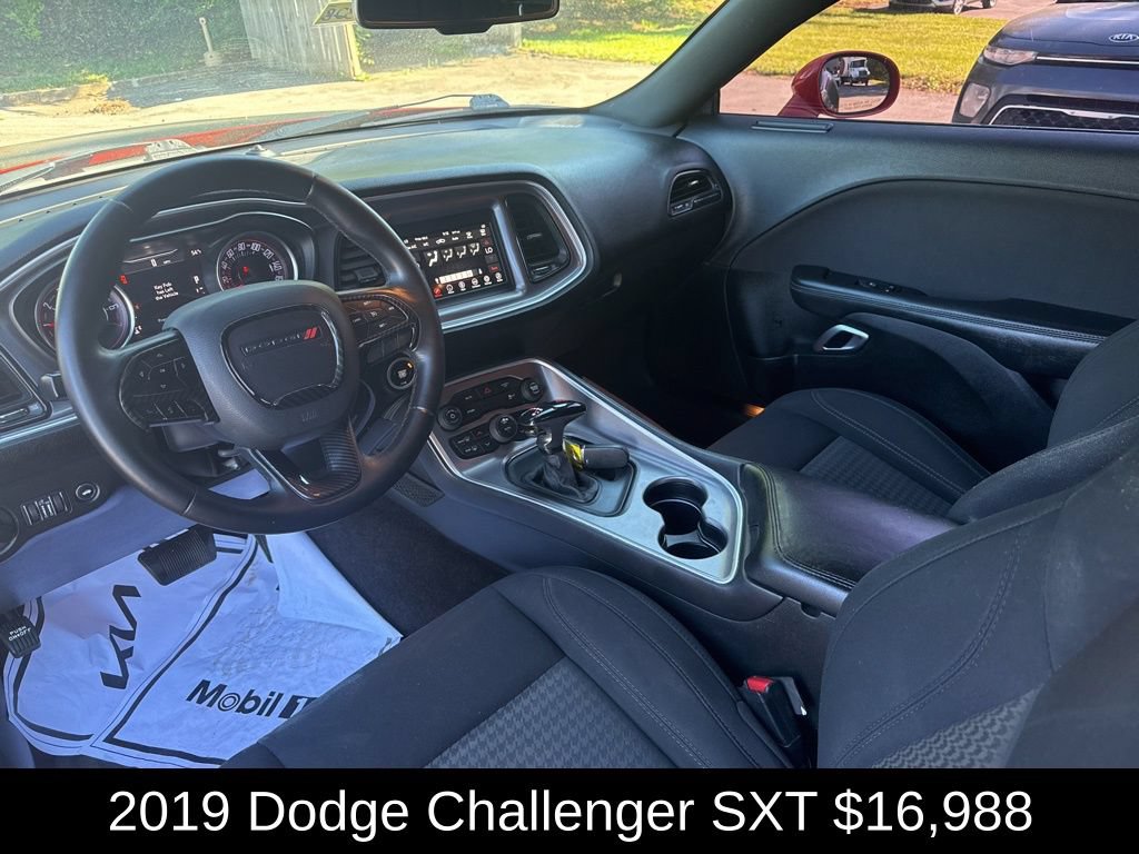 Used 2019 Dodge Challenger SXT RWD image 10