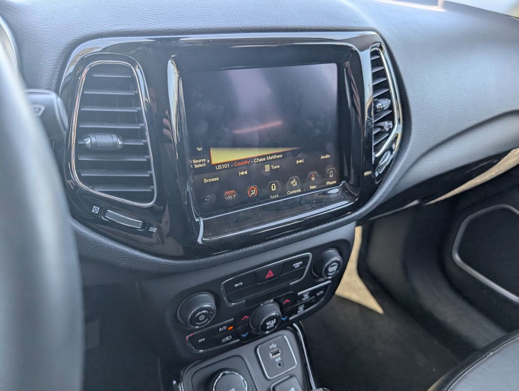 Used 2018 Jeep Compass Limited w/ Navigation Group image 18