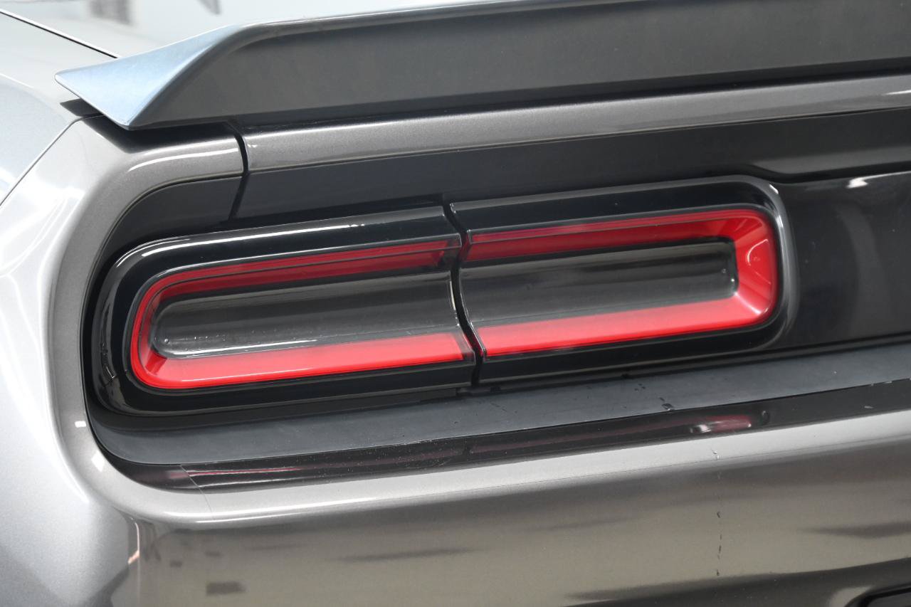 Used 2015 Dodge Challenger SRT Hellcat RWD image 13