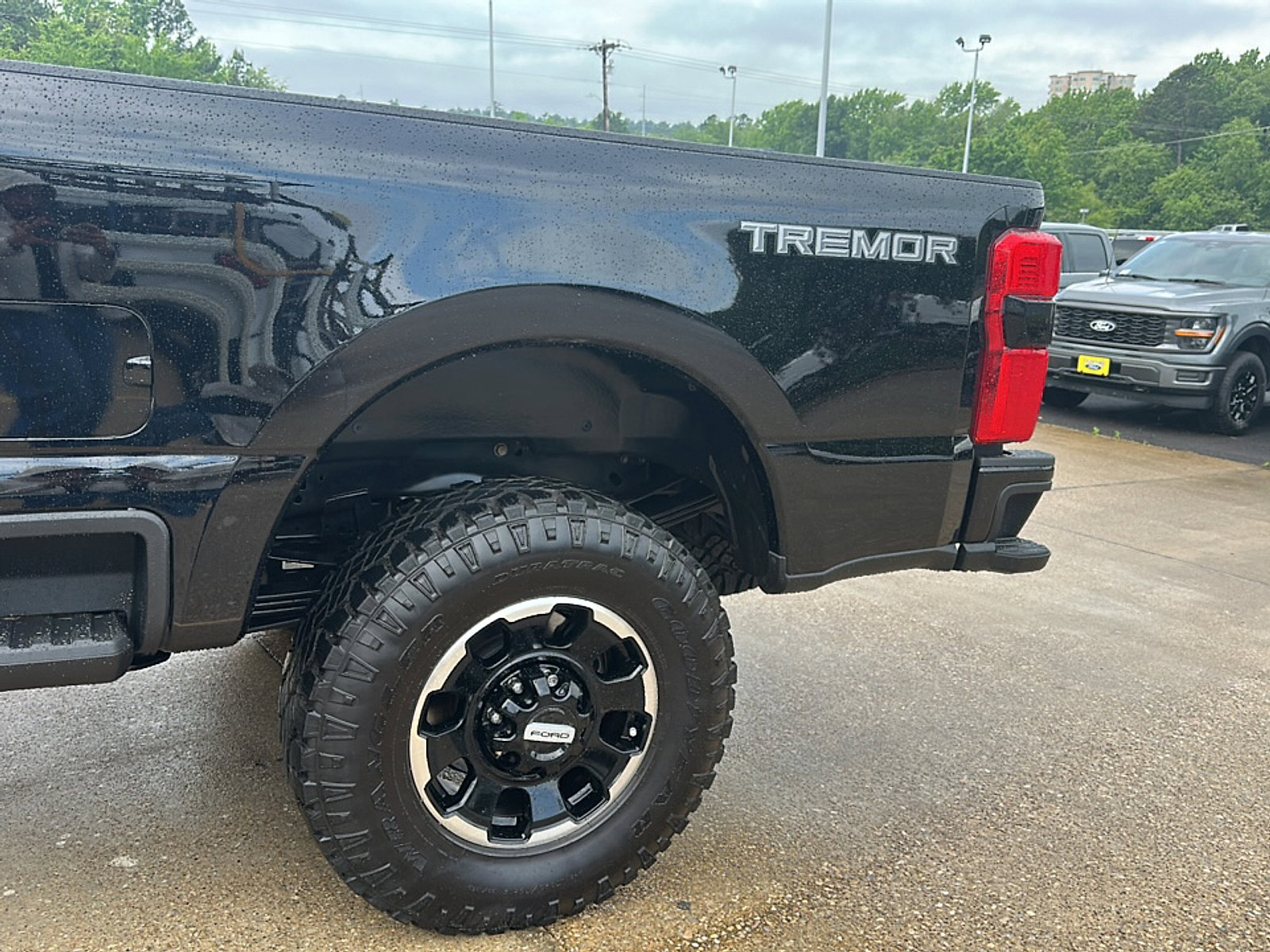 Used 2026 Ford F250 Lariat w/ Tremor Off-Road Package AWD/4WD image 6