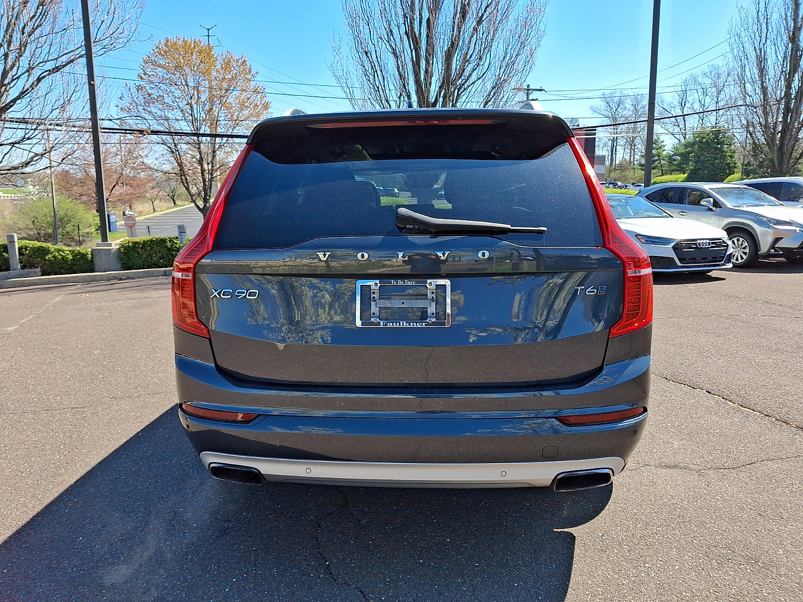 Used 2017 Volvo XC90 T6 Momentum w/ Vision Package image 5