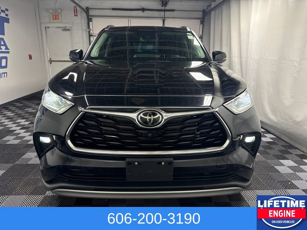 Used 2022 Toyota Highlander Platinum AWD/4WD image 3