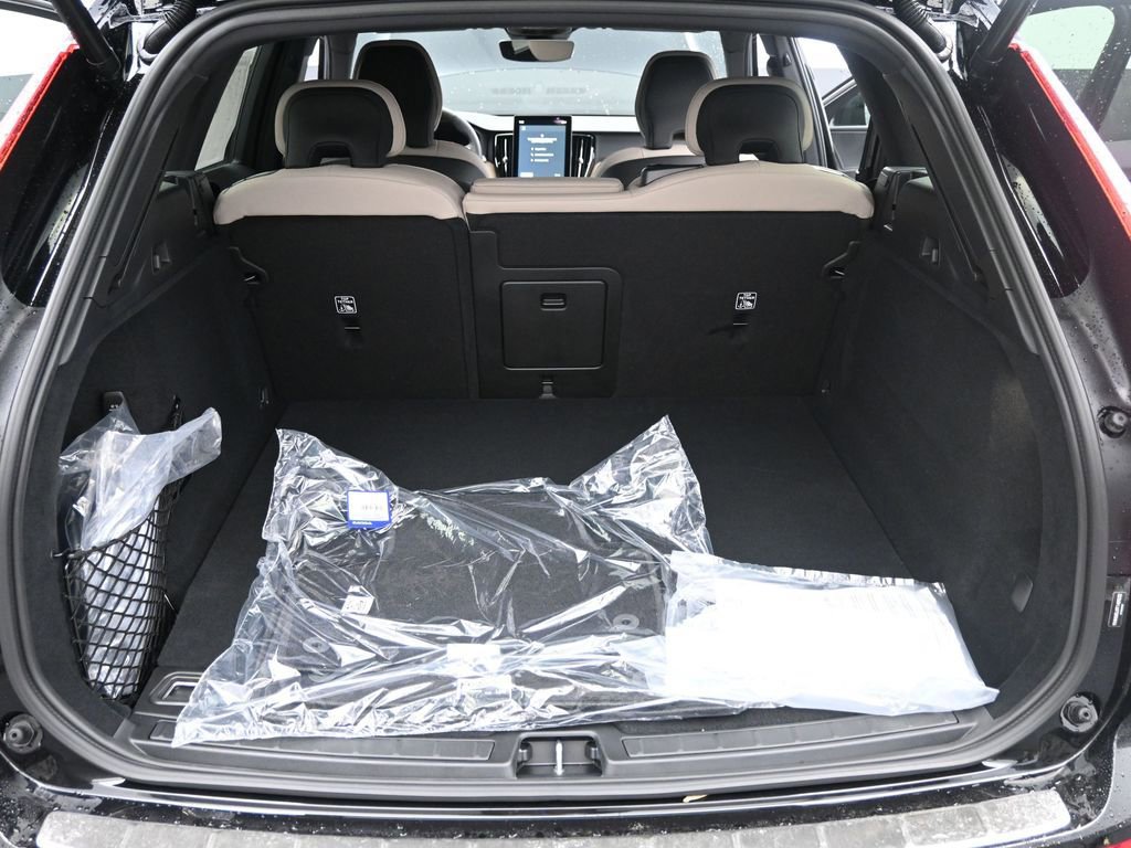 New 2026 Volvo XC60 T8 Core w/ Climate Package image 19