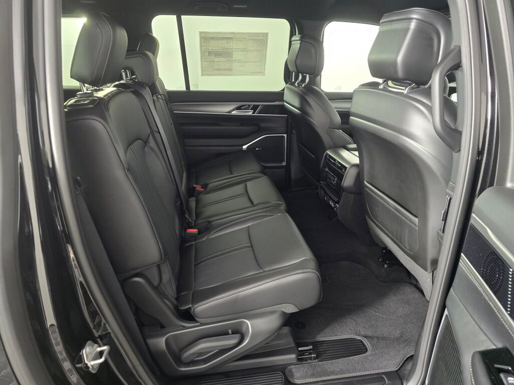 New 2025 Jeep Wagoneer L 4WD w/ HD Trailer Tow Package image 31