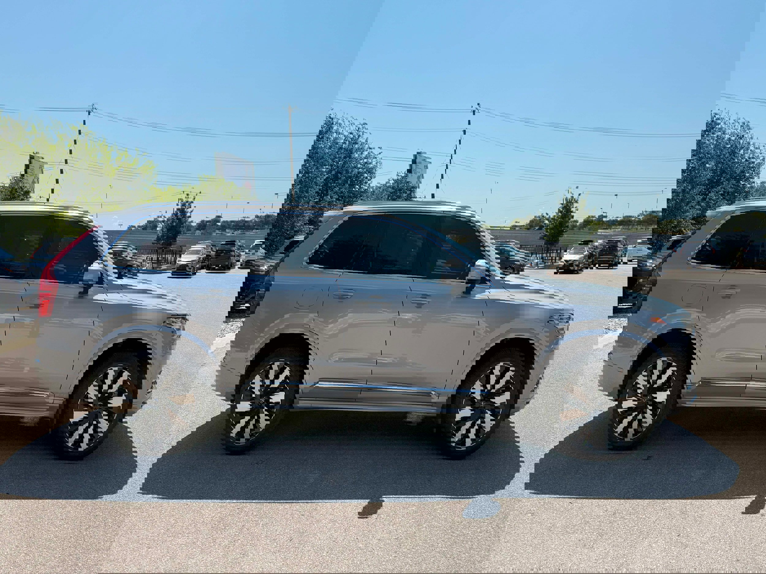 Certified 2025 Volvo XC90 T8 Plus w/ Protection Package Premier image 6