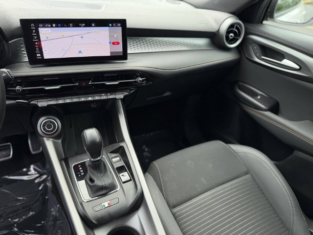 Used 2025 Alfa Romeo Tonale AWD/4WD image 17