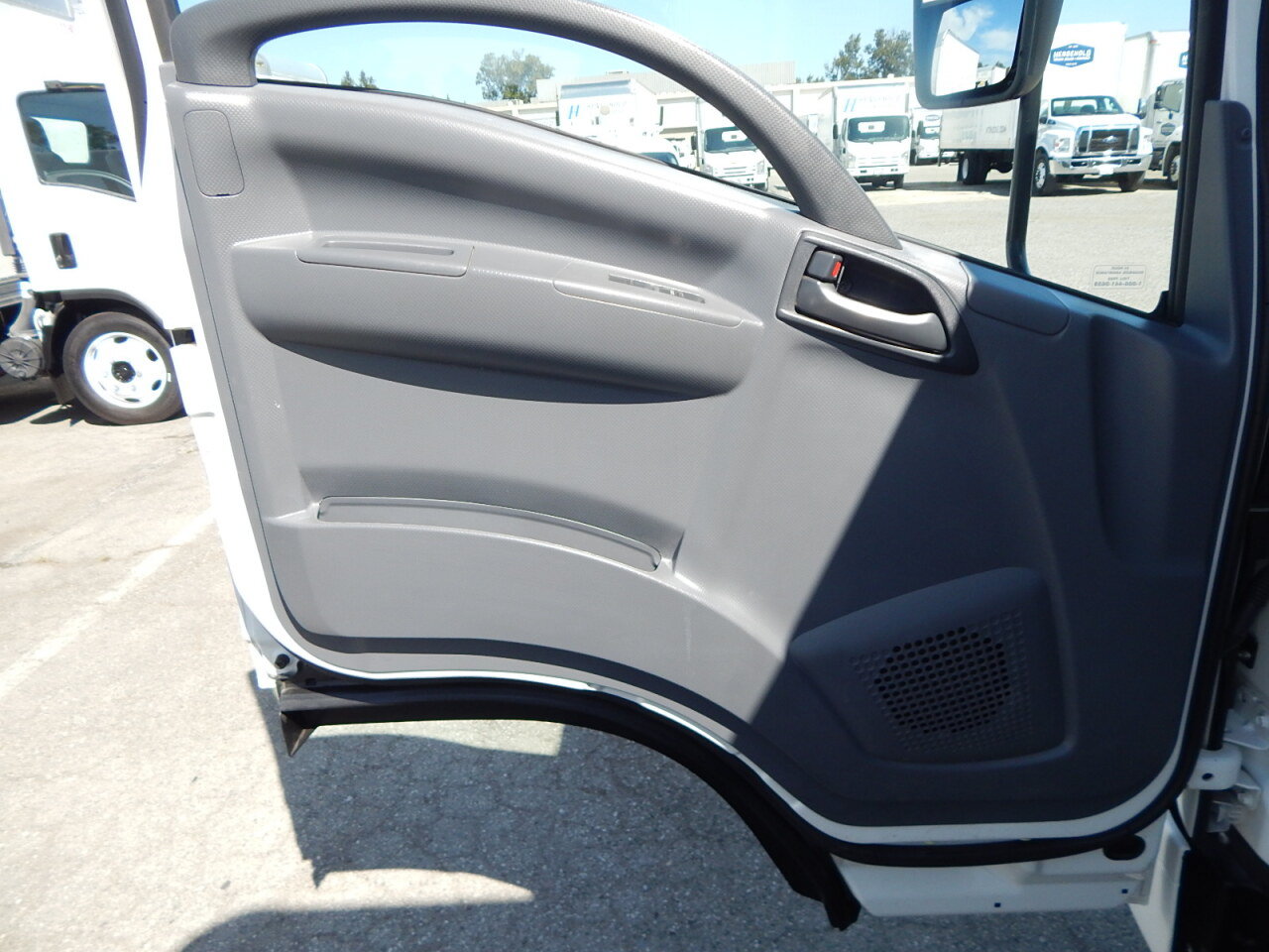 Used 2021 Isuzu NPR RWD image 19