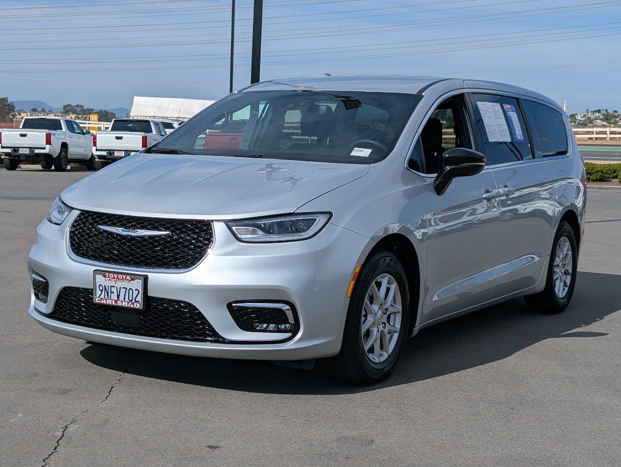 Used 2024 Chrysler Pacifica Touring image 11