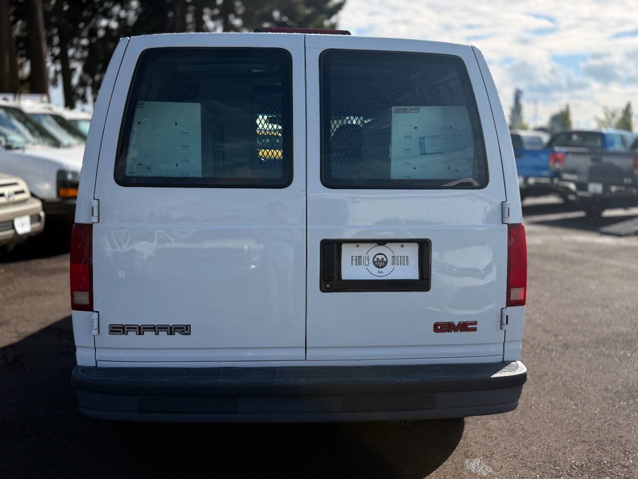 Used 2000 GMC Safari RWD image 9