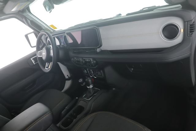 Used 2025 Jeep Wrangler Unlimited Sahara w/ Safety Group image 28