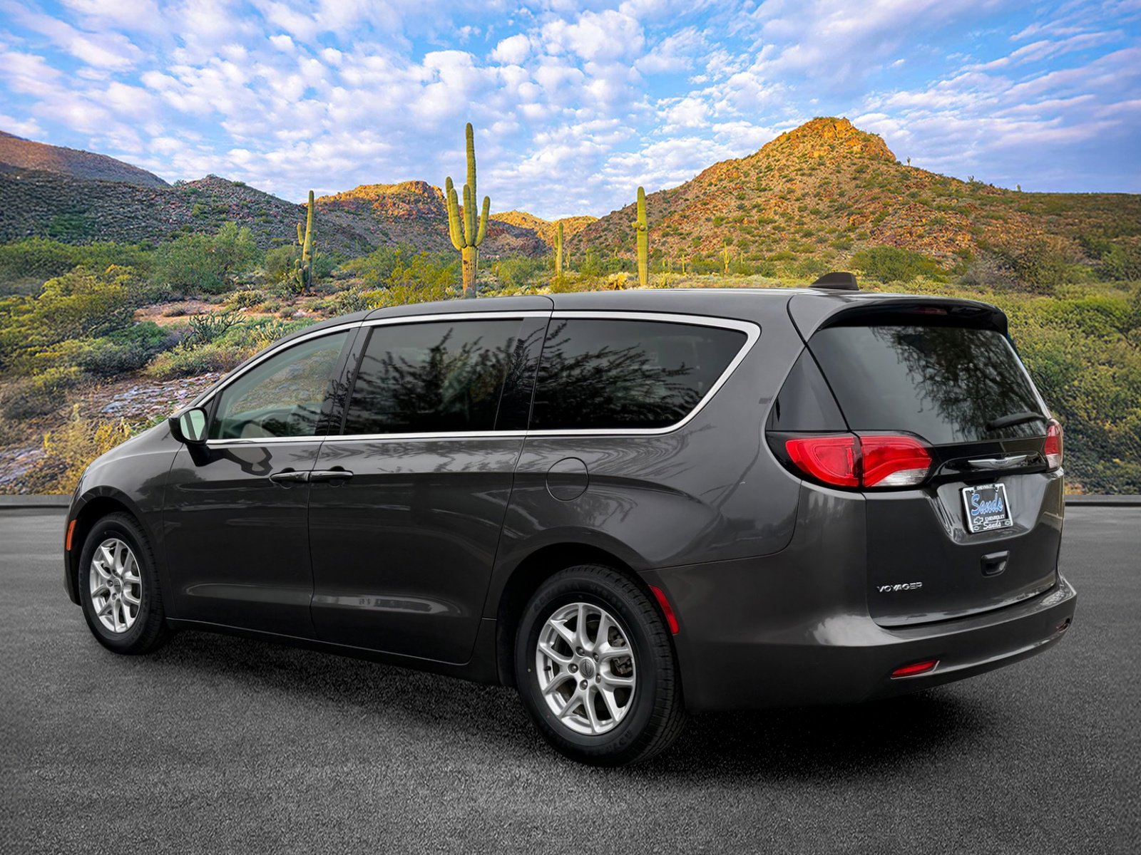 Used 2023 Chrysler Voyager LX FWD image 7