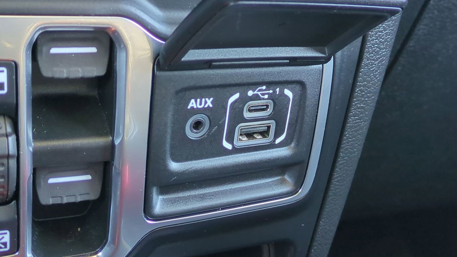 Used 2021 Jeep Wrangler Unlimited Sahara image 34